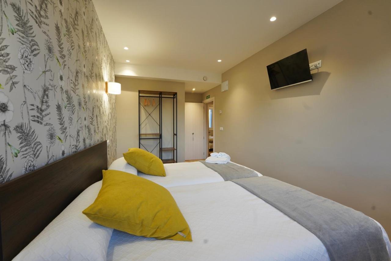 Larrion Hostal - Ostatua Ngoại thất bức ảnh